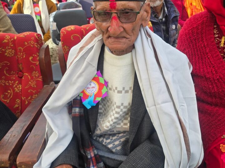 तनहुँका शिक्षासेवी ब्रजनाथ खनाल स्वर्ण महोत्सव समारोहमा सम्मानित