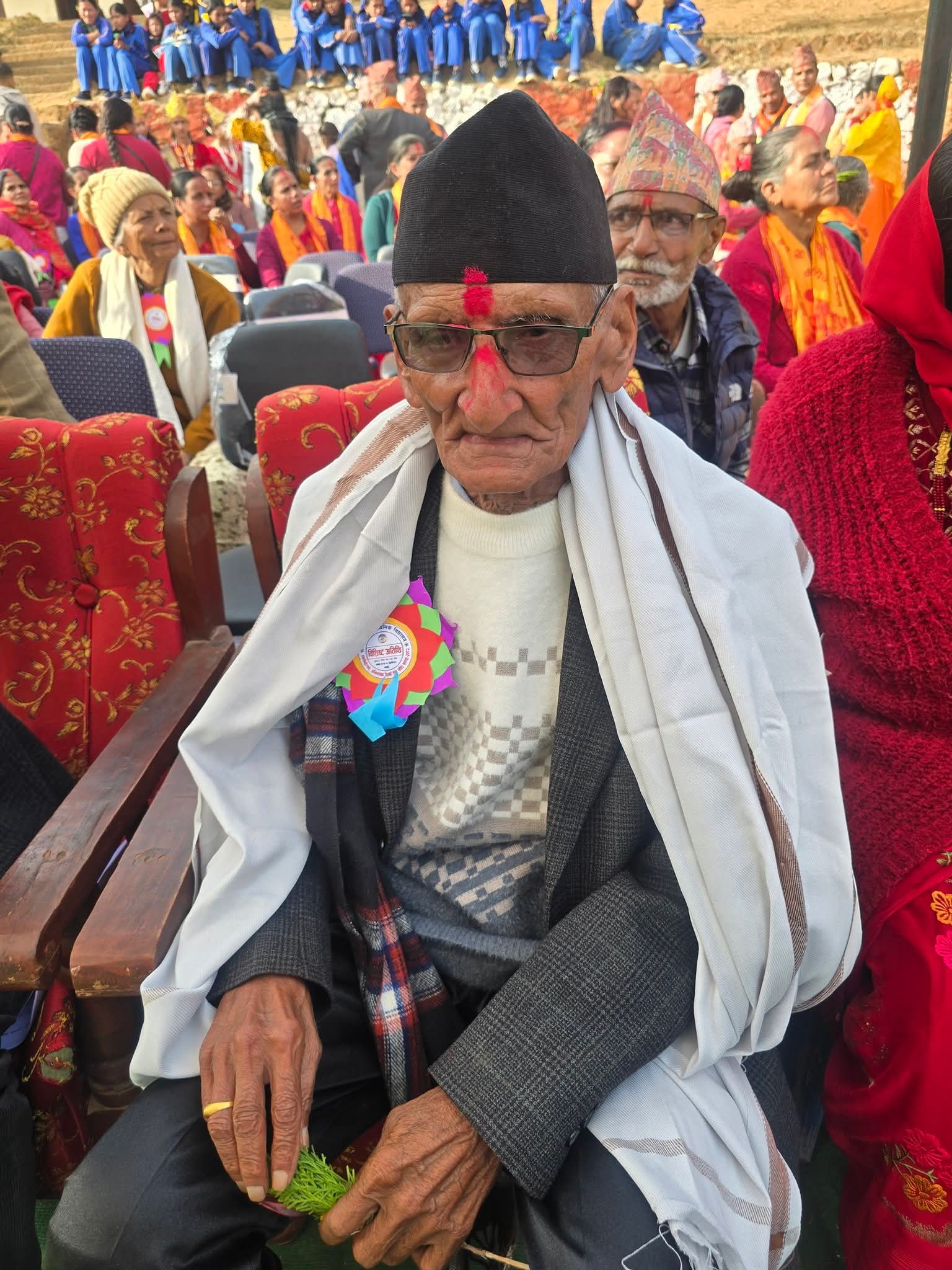 तनहुँका शिक्षासेवी ब्रजनाथ खनाल स्वर्ण महोत्सव समारोहमा सम्मानित