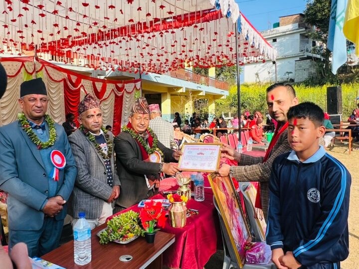आर्थिक अभावबीच उज्यालो सपना: जनगणपति माविका विद्यार्थी प्रिन्सलाई सरोजको अभिभावकत्व