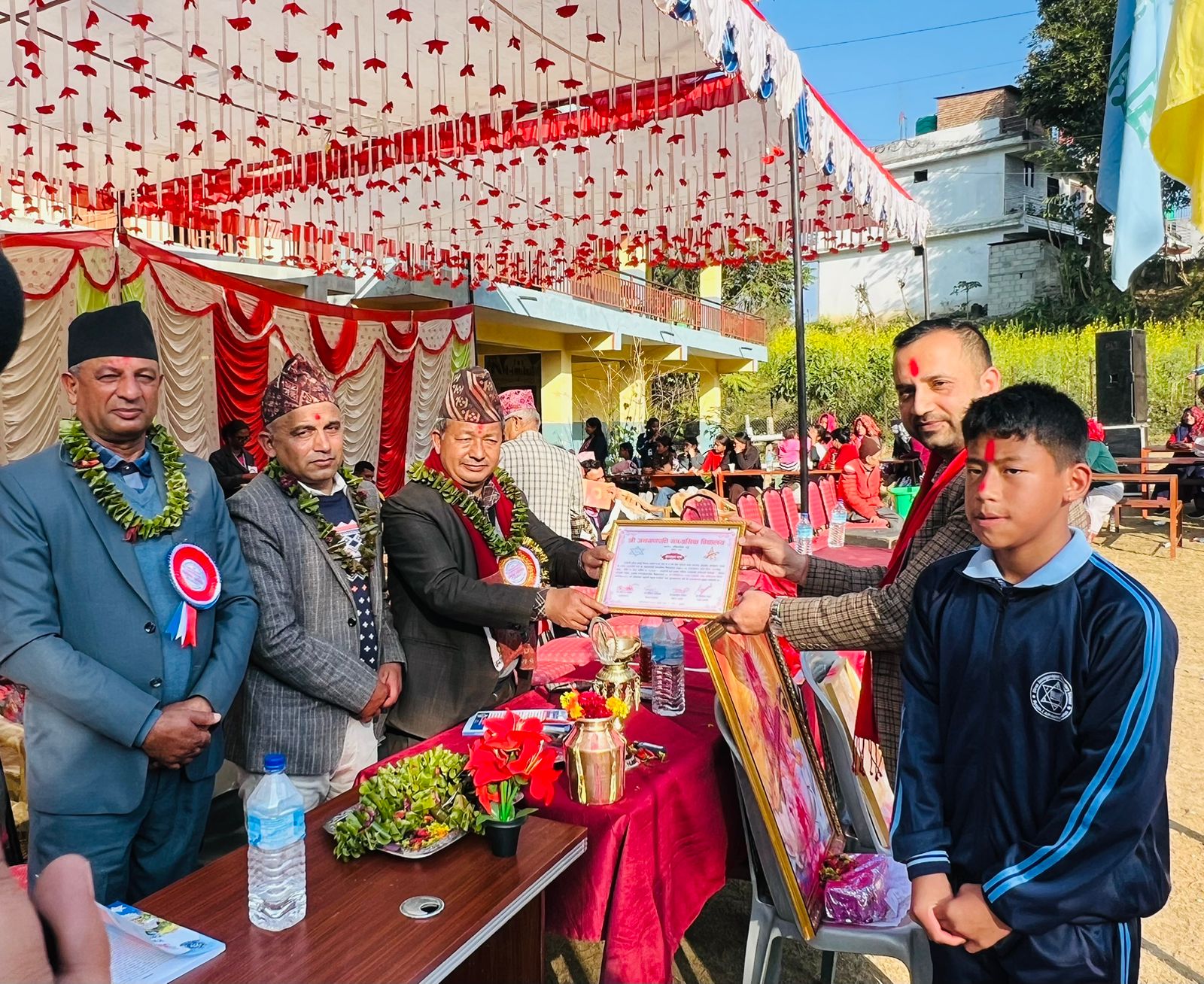 आर्थिक अभावबीच उज्यालो सपना: जनगणपति माविका विद्यार्थी प्रिन्सलाई सरोजको अभिभावकत्व