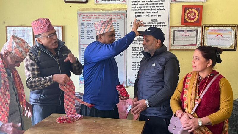 आयुष आचार्यले जन्मदिनको अवसरमा ज्येष्ठ नागरिकलाई खाजा सहयोग गरे