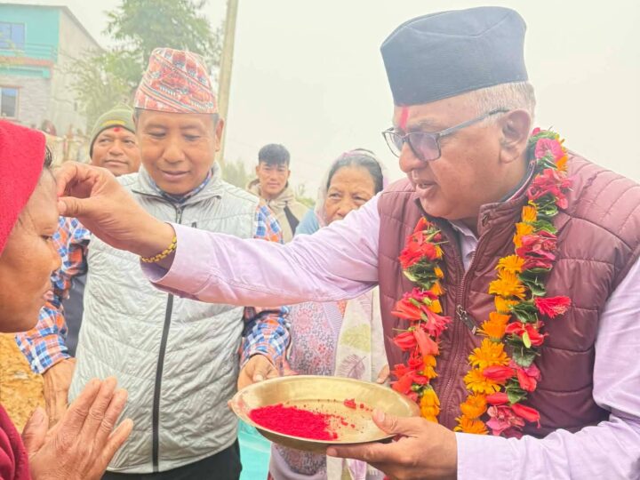 म्याग्दे–६ बेलाउटे डाँडामा पूर्व जनप्रतिनिधि र सयौँ नेता–कार्यकर्ता कांग्रेसमा प्रवेश