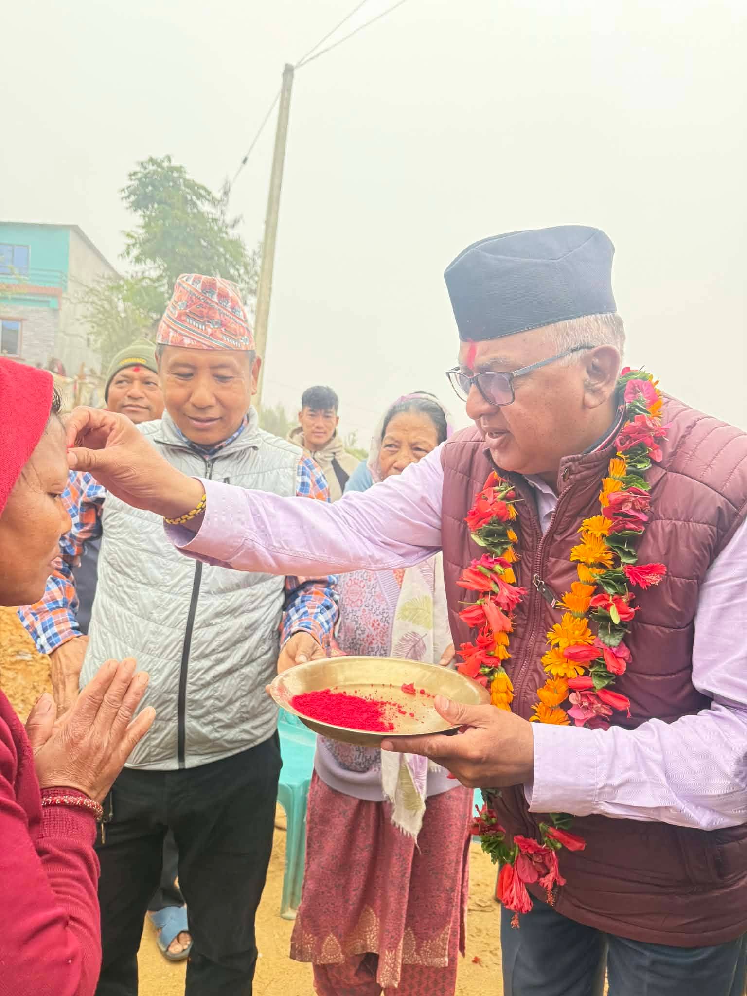 म्याग्दे–६ बेलाउटे डाँडामा पूर्व जनप्रतिनिधि र सयौँ नेता–कार्यकर्ता कांग्रेसमा प्रवेश