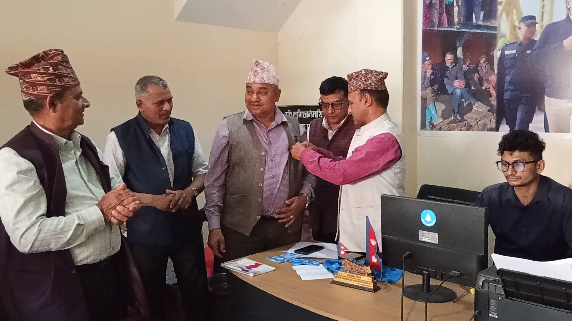 एमाले तनहुँमा ‘पहिरो’ : प्रभावशाली नेताहरू रास्वपामा प्रवेश , थप केही प्रवेशकाे तयारीमा !