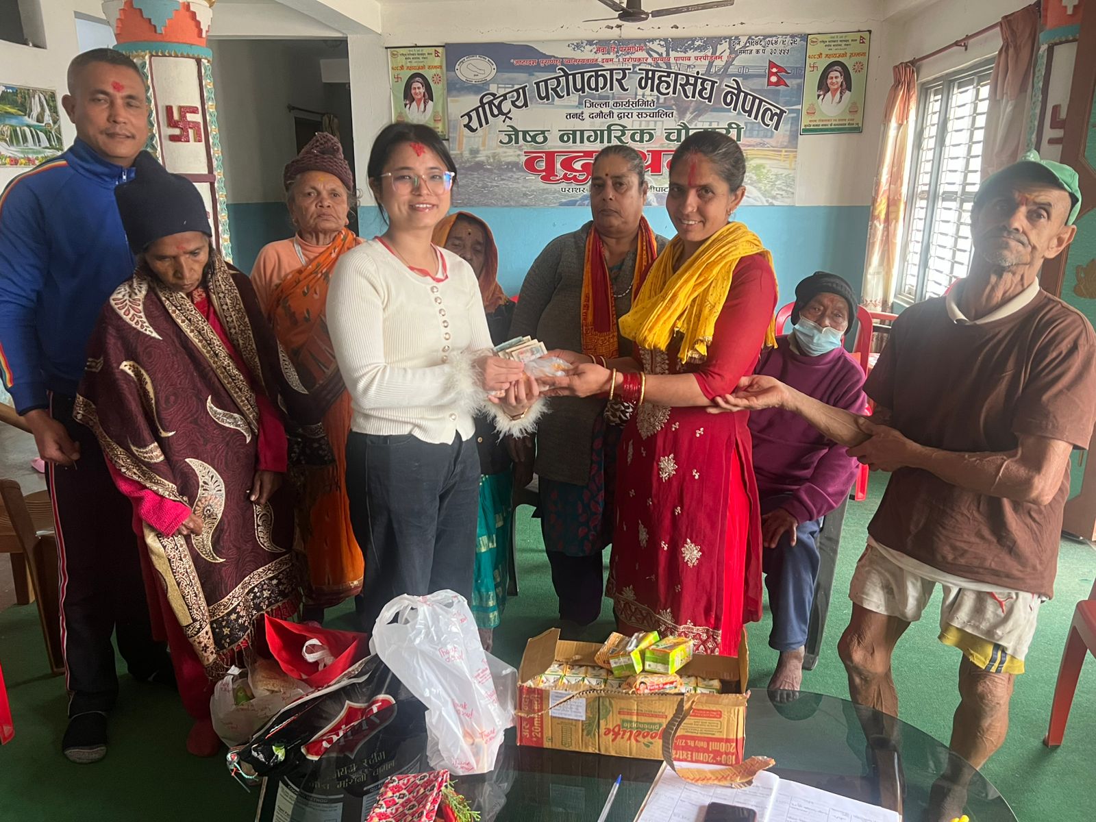 व्यास–५ पराेपकार जेष्ठ नागरिक आश्रममा स्वस्तिका श्रेष्ठद्वारा जन्मदिनको अवसरमा सहयोग