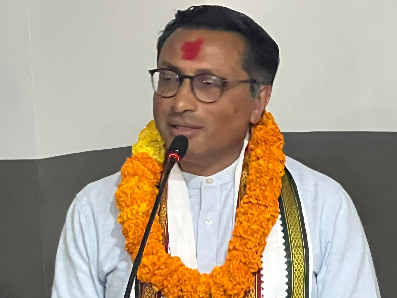 तनहुँ–१ का सांसद डा. वाग्लेले मतदातालाई समय नदिएको भन्दै असन्तुष्टि – माला ओइलायाे !