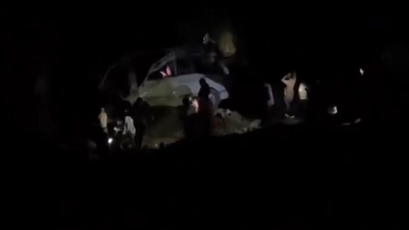 मनकामना दर्शन गरेर फर्किँदै गरेको विद्युतीय माइक्रोबस दुर्घटना