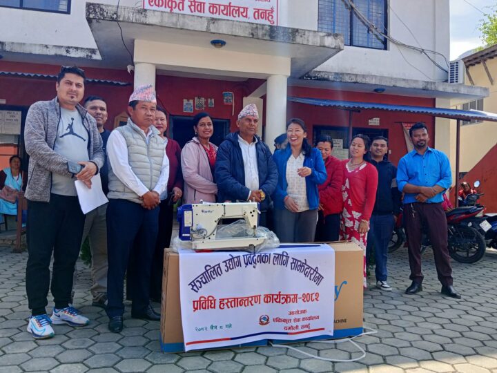 एकीकृत सेवा कार्यालय दमौलीद्वारा १५ उद्यमीलाई अनुदानमा प्रविधि हस्तान्तरण