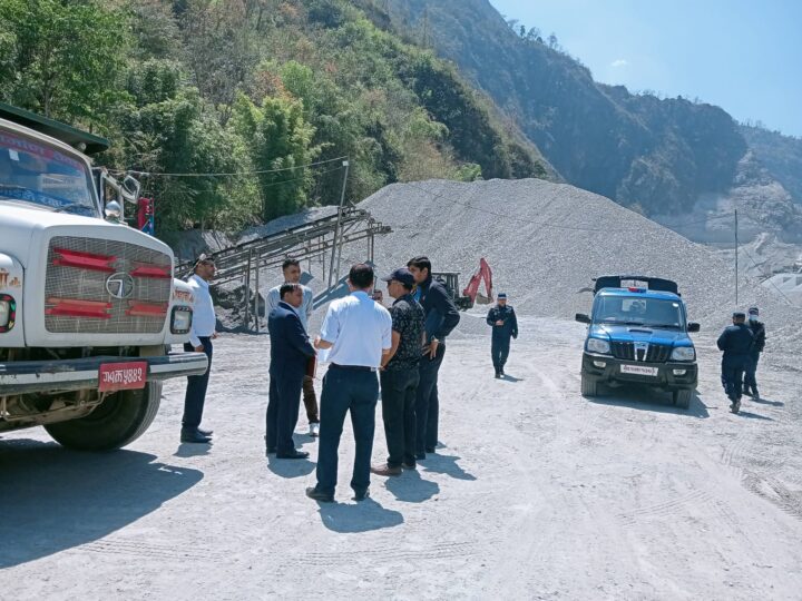 तनहुँका क्रसर उद्योगमाथि प्रशासनको अनुगमन