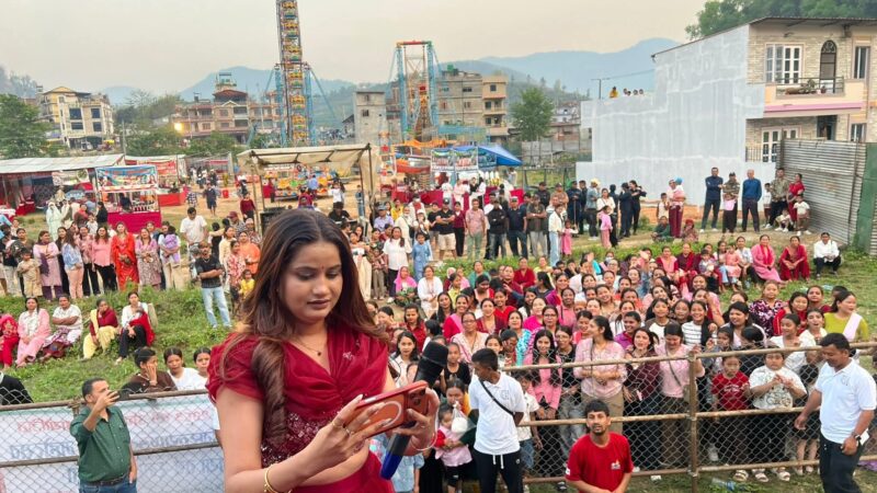 दमौलीमा जारी “प्रथम टाइगर ल्याण्ड नयाँ वर्ष महोत्सव”मा एलिना चौहानको प्रस्तुतिमा झुमे दर्शक