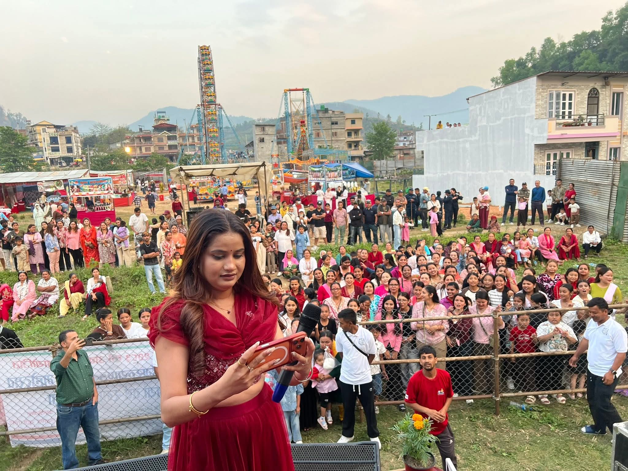 दमौलीमा जारी “प्रथम टाइगर ल्याण्ड नयाँ वर्ष महोत्सव”मा एलिना चौहानको प्रस्तुतिमा झुमे दर्शक