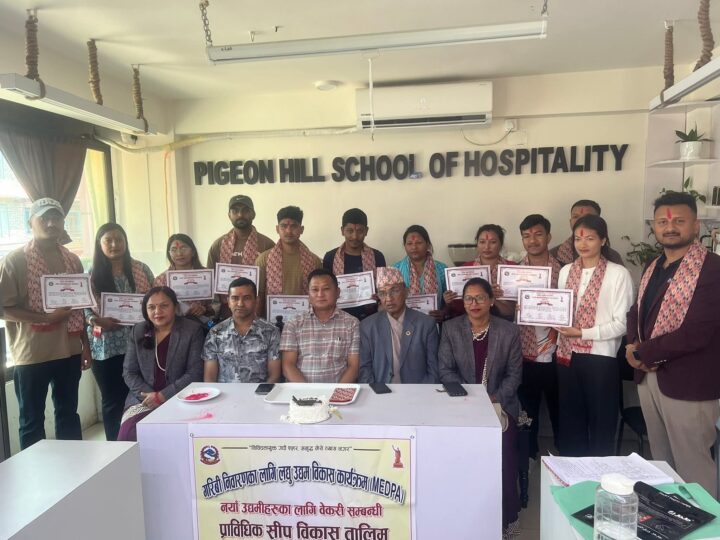 व्यास नगरपालिका स्थित दमाैलीमा वेकरी तालिम सम्पन्न, सहभागीलाई प्रमाणपत्र वितरण