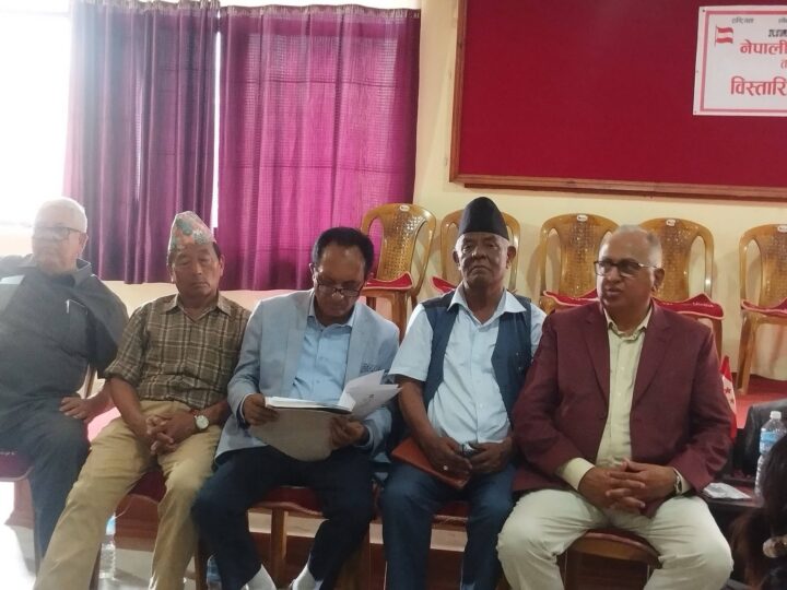 तनहुँ कांग्रेसको बिस्तारित बैठक सम्पन्न, एकतामा जोड