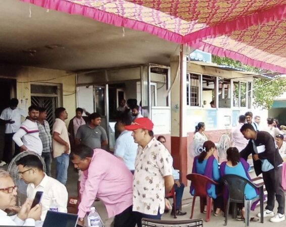 तनहुँका सरकारी कार्यालयमा हाकिमहरूकाे ‘गोप्य सर्कुलर’ “दायाँबायाँ गरे कसैलाई बचाउन सकिँदैन!”