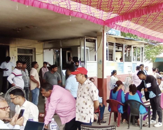 तनहुँका सरकारी कार्यालयमा हाकिमहरूकाे ‘गोप्य सर्कुलर’ “दायाँबायाँ गरे कसैलाई बचाउन सकिँदैन!”