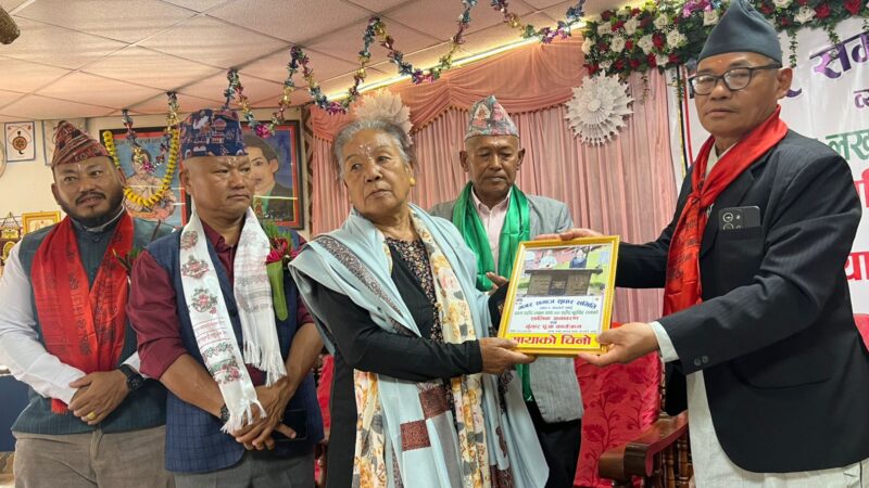 सहिद बुद्धसिंह रानाकी छोरी लक्ष्मी राना सम्मानित