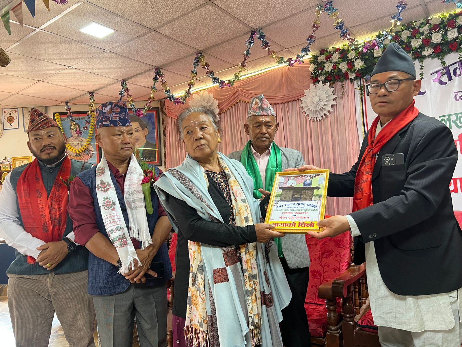 सहिद बुद्धसिंह रानाकी छोरी लक्ष्मी राना सम्मानित