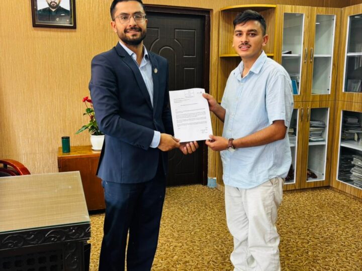 दमाैलीकाे खेलमैदान स्तरोन्नतिकाे माग गर्दै रिमालले बुझाए खेलकुद मन्त्री पाेखरेललाइ निवेदन