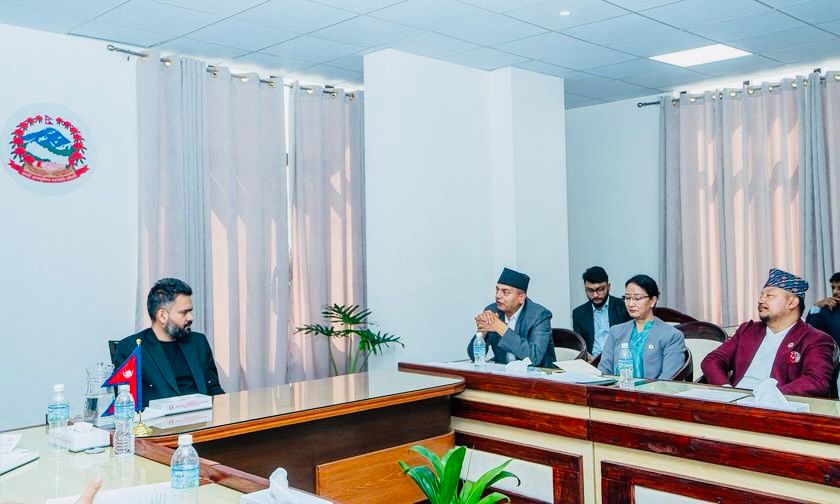 ऊर्जा विकास दशकका लागि १२ बुँदे सुझाव प्रधानमन्त्रीलाई—इन्जिनियर न्यौपानेद्वारा पेश