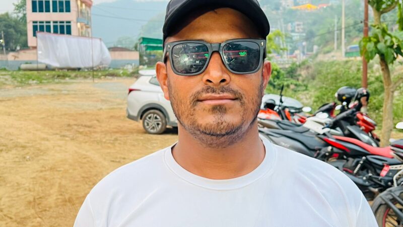 लमजुङ युवा सुरेश गिरीले गराए पेट्रोलियम मूल्यवृद्धि र शिक्षा शुल्क वृद्धि प्रति सरकारको ध्यानाकर्षण
