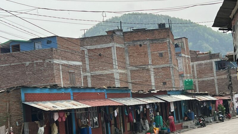 काठमाडौँको डोजर अभियान पराकम्पन दमौलीमा: समन्वयको जग्गामा बनेका बिसघरेका १५८ घर के हाेला !
