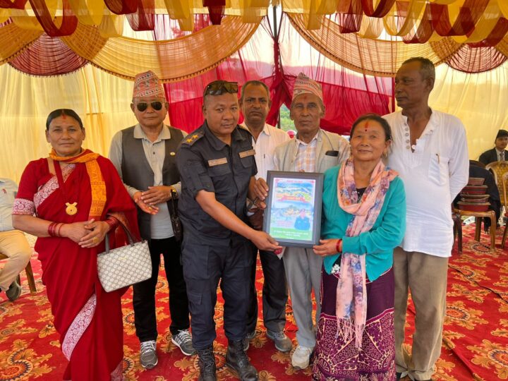 सिद्बेश्वर महादेव शिवपार्वती मन्दिर परिवारद्वारा थर्पु इन्चार्ज सई केशबहादुरको भव्य बिदाइ