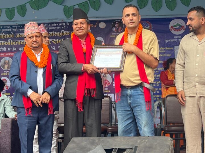 बुढानीलकण्ठ उत्सवमा तनहुँ प्रेसका सम्पादक अमरराज नहर्की सम्मानित