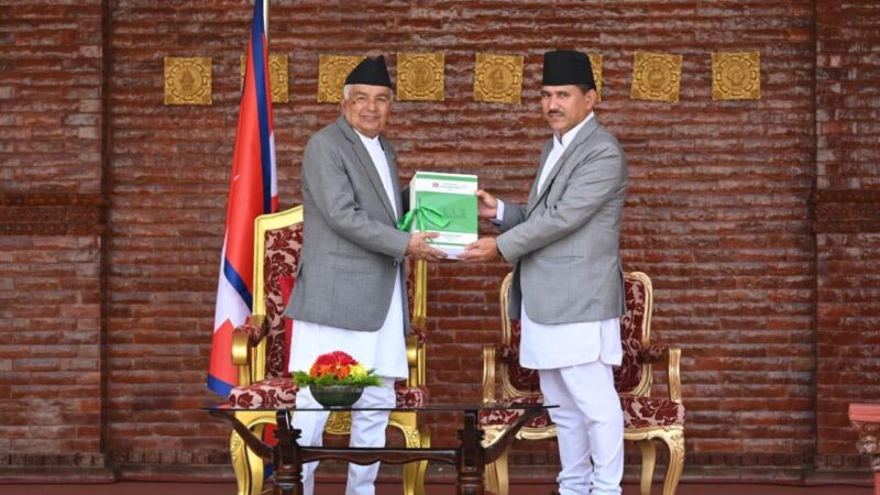 राष्ट्रपति पौडेल समक्ष महालेखापरीक्षकको वार्षिक प्रतिवेदन पेश