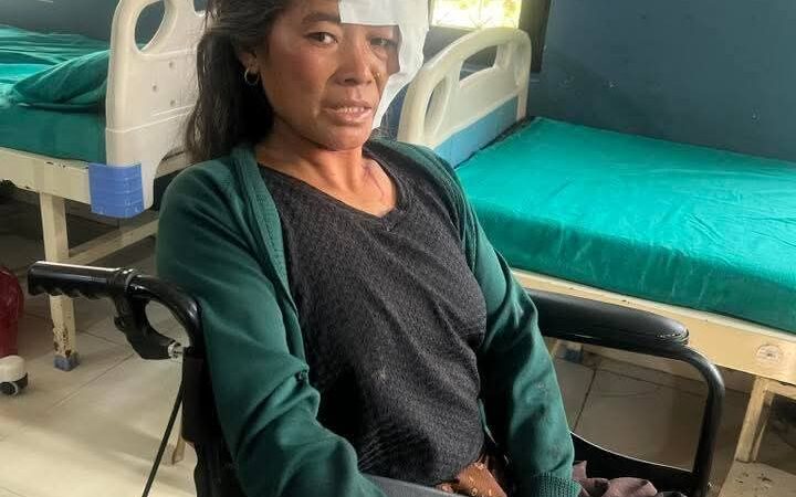 बिरामी बुवा बोकेर राेल्पाबाट काठमाडौं जाँदै गर्दा एम्बुलेन्स दुर्घटनामा, घाइतेहरू पीडामा