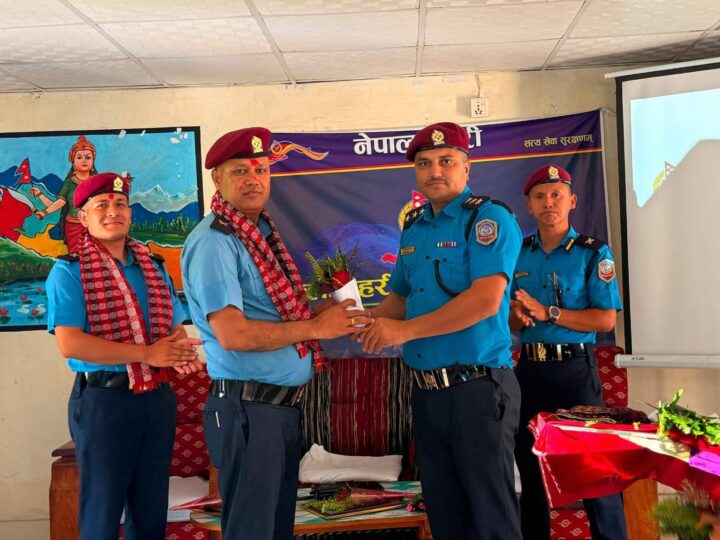 लमजुङबाट तनहुँ सरुवा भएका प्रहरी निरीक्षक मनोज पाण्डेलाई बिदाइ