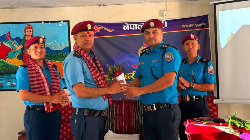 लमजुङबाट तनहुँ सरुवा भएका प्रहरी निरीक्षक मनोज पाण्डेलाई बिदाइ