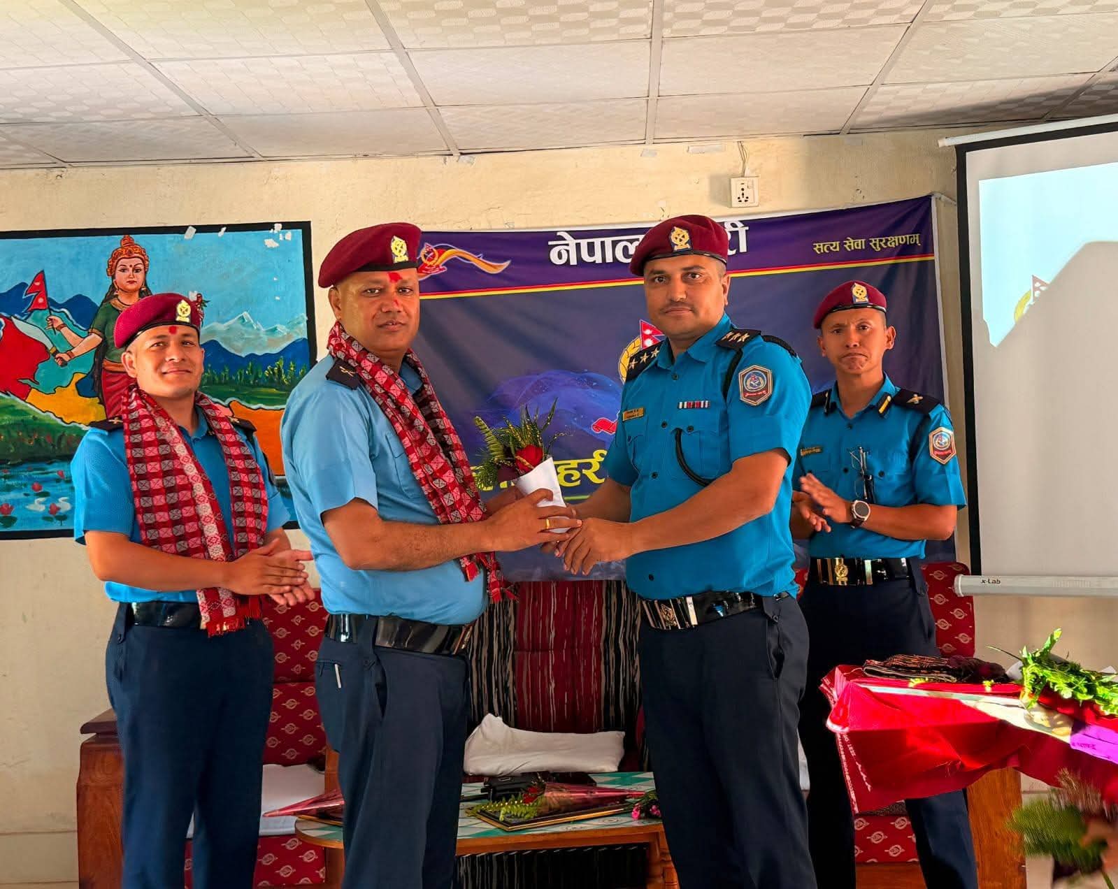 लमजुङबाट तनहुँ सरुवा भएका प्रहरी निरीक्षक मनोज पाण्डेलाई बिदाइ