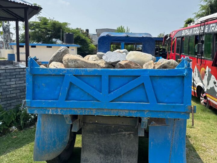 तनहुँमा अवैध नदीजन्य पदार्थ उत्खनन र ओसारपसार गर्ने सवारीसाधन धमाधम कारबाहीमा, ७७ हजार जरिवाना असुल !