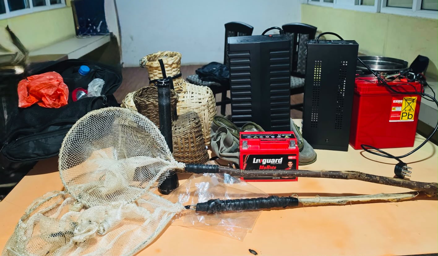 खोलामा करेन्ट लगाई माछा मार्ने ६ जना नियन्त्रणमा