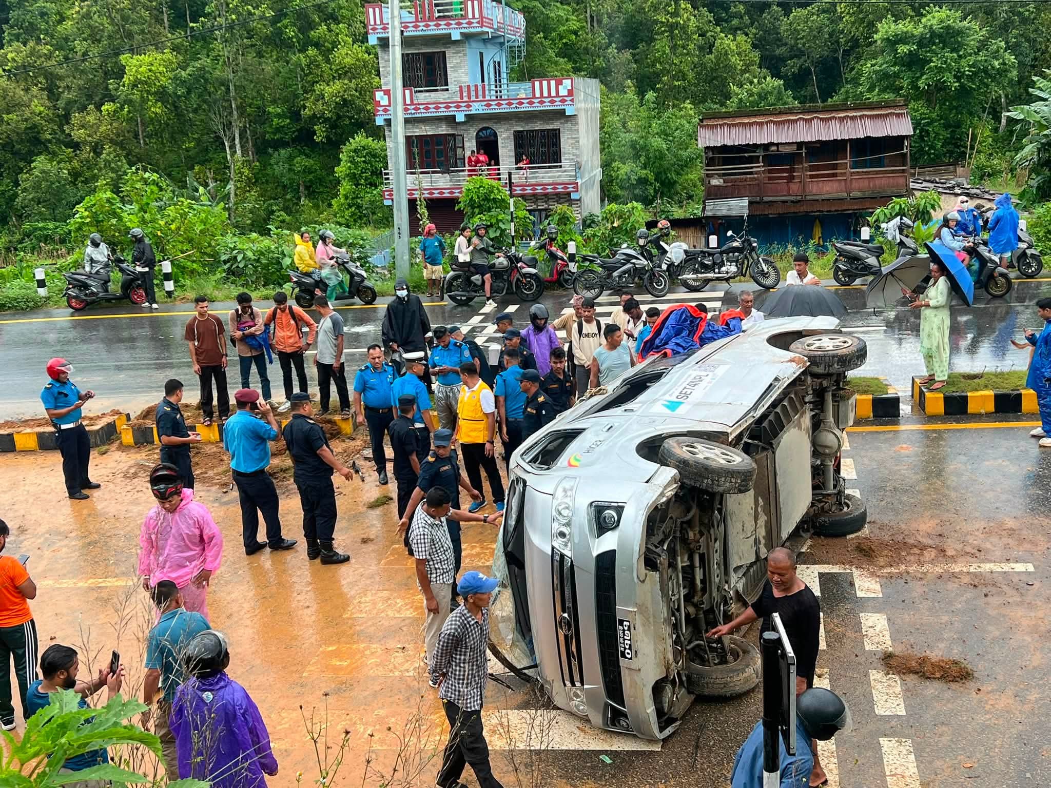 छिर्कनेमा हाईस दुर्घटना, ८ जना घाइते