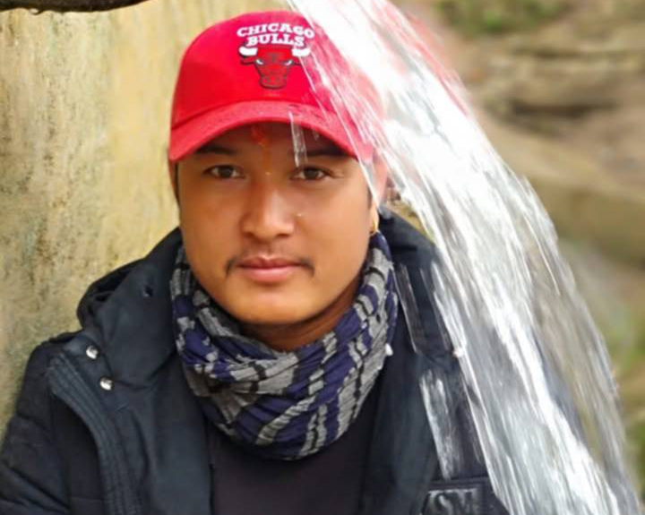 “बचाऊ’ भन्ने गुहार सुनेपछि मादीमा हाम फाले पाेटबहादुर, दुई घण्टासम्म समातेरै जोगाए युवतीको ज्यान