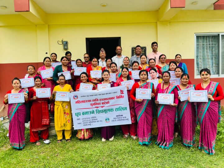 महिलाको आत्मनिर्भरताका लागि म्याग्दे–५ मा सुगन्धित धुपबाट बत्ती बनाउने तालिम सम्पन्न