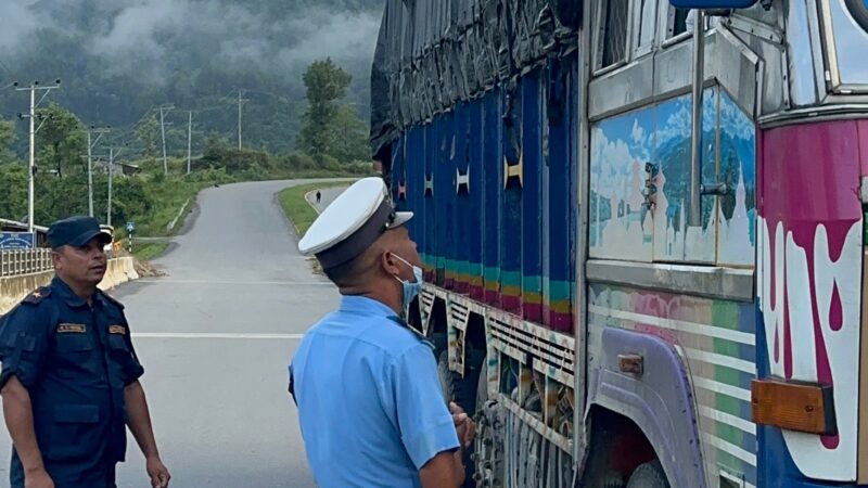 पोखरा–मुग्लिङ सडकमा चालक सचेतना अभियान निरन्तर, १२० चालकलाई ट्राफिक नियमबारे जानकारी