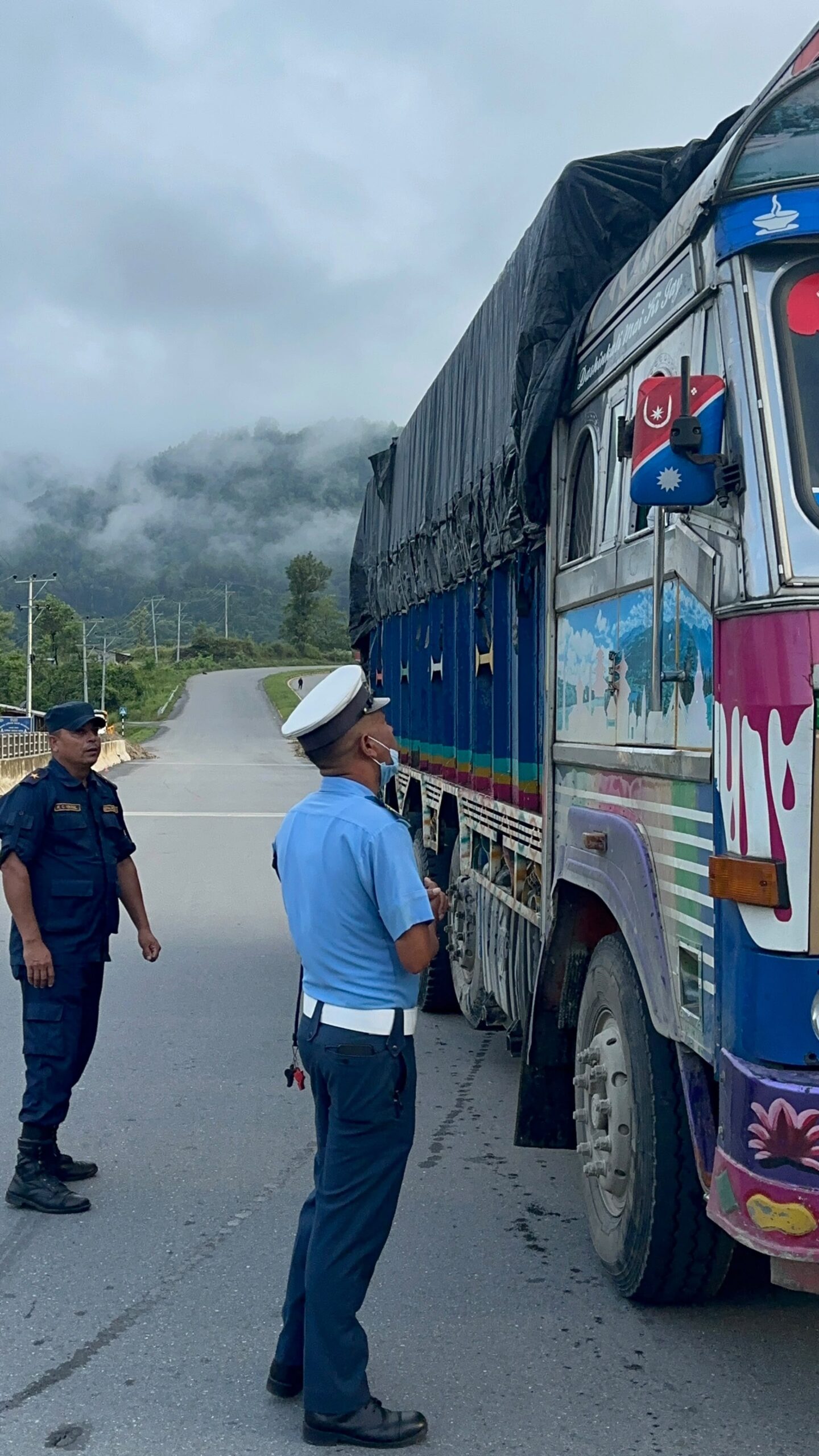 पोखरा–मुग्लिङ सडकमा चालक सचेतना अभियान निरन्तर, १२० चालकलाई ट्राफिक नियमबारे जानकारी