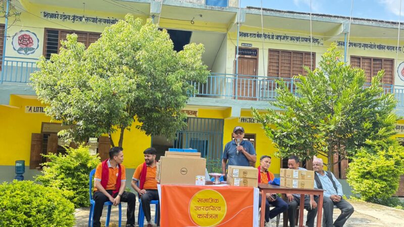 लक्ष्मी सनराइज बैंकद्वारा महेन्द्र माध्यमिक विद्यालयलाई ४ थान डेल कम्प्युटर हस्तान्तरण