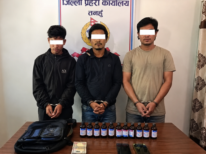 तनहुँमा प्रतिबन्धित लागूऔषध सहित तीन जना पक्राउ